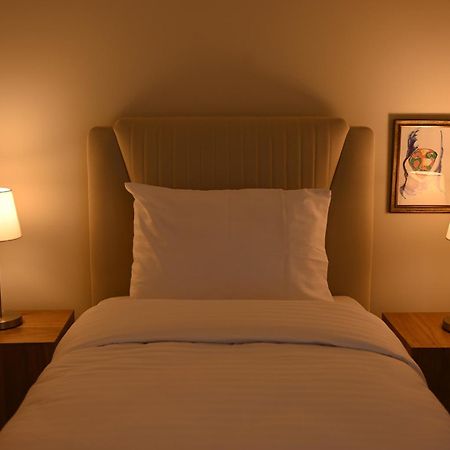 Niche Boutique Hotel Тирана Екстериор снимка